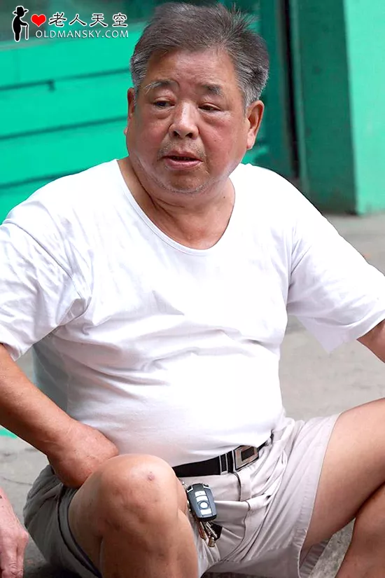 男人胡子长得过快并不是肾虚引起的