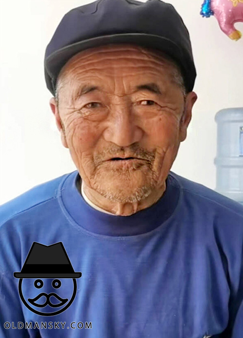 Old man in blue clothes and a hat talked in the bedroom