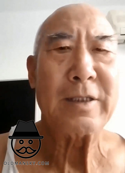 White vest old man talked online