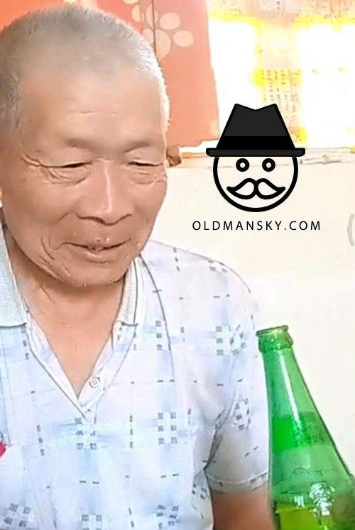 White hair old man like drinking beer