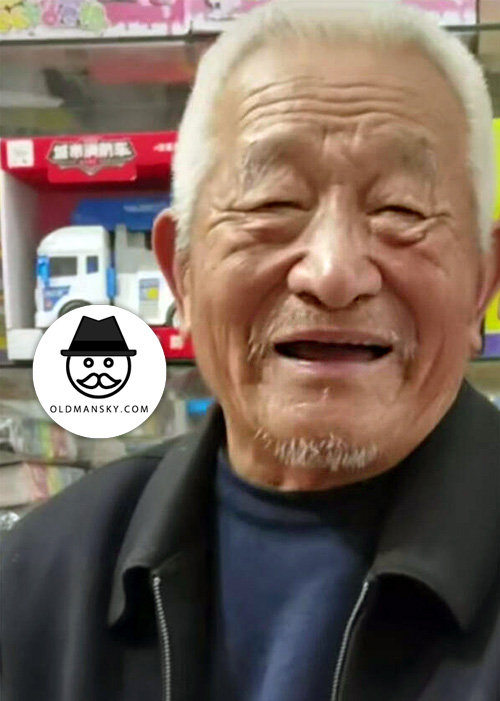 Small store boss white hair old man smiled to talk