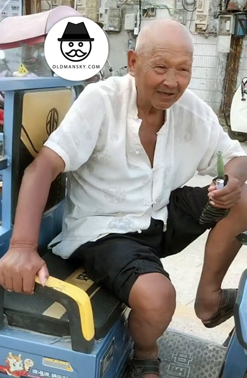 White hair old man sat on the electric car