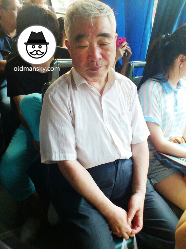White hair old daddy in white shirt by bus