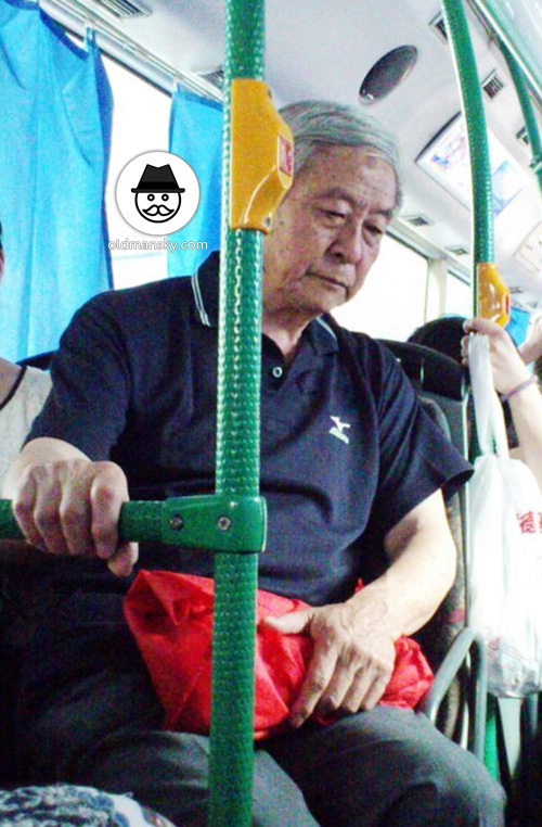 White hair old man wore brown polo shirt by bus