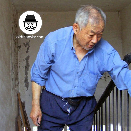 Old man wore blue shirt and brown trousers was fixing upstairs