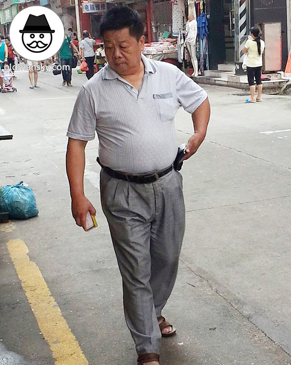 Old-daddy-wore-gray-trousers-walked-in-the-street-market