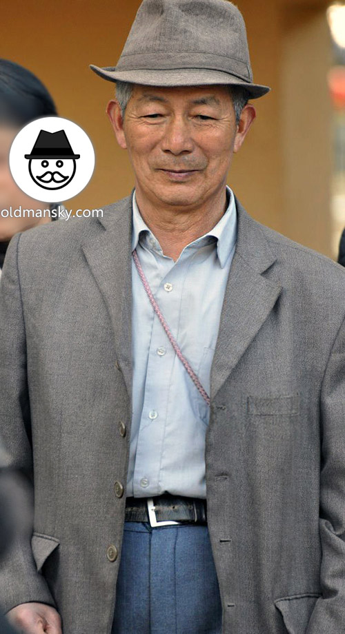 Old man wore gray suit and a hat to trip