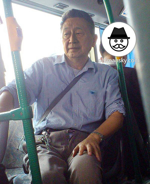 Old daddy wore blue shirt carried a black bag by bus_02