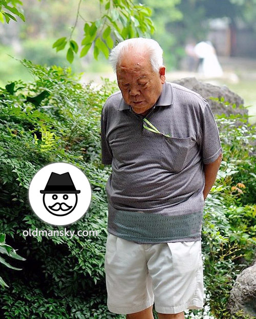 White hair old man wore gray polo shirt and white middle pants walked in the park_03