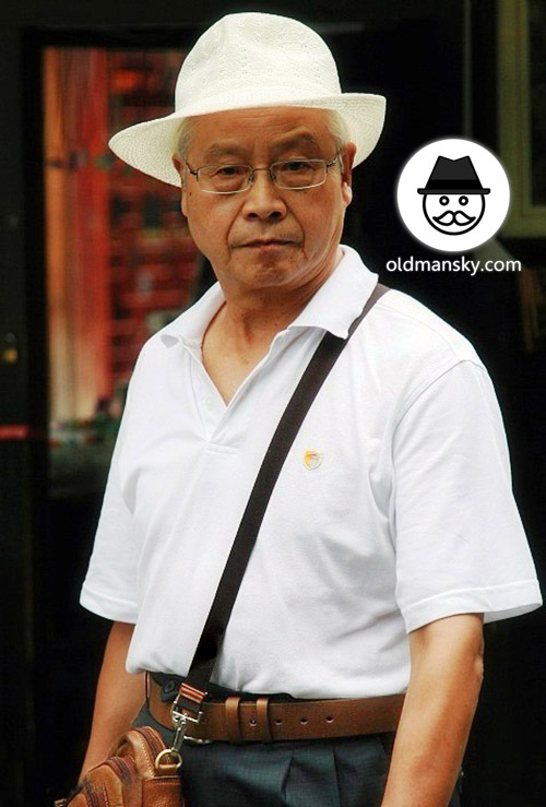 Glasses old daddy wore white polo shirt and hat in the street