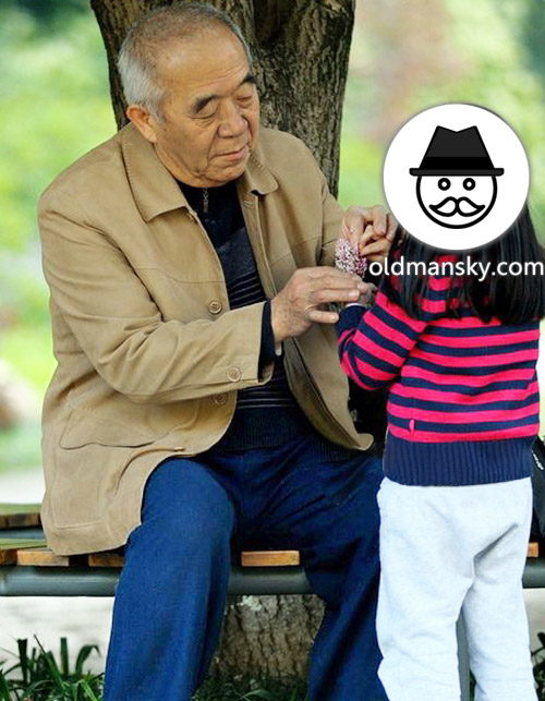 Old man wore yellow jacket and brown trousers in the park_04
