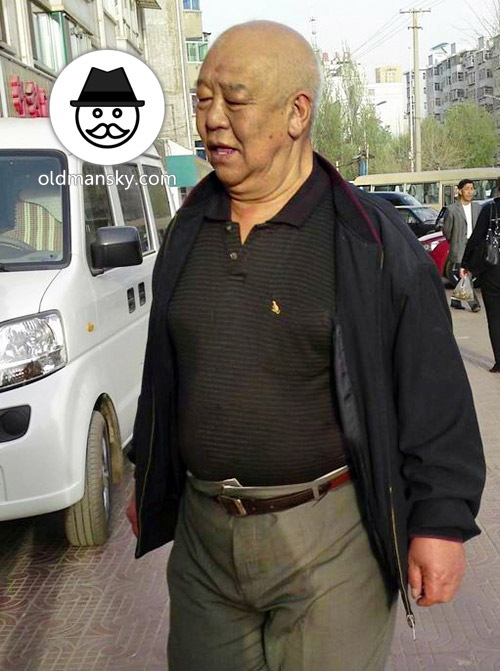 White short hair old daddy wore black jacket walked with his friends_05