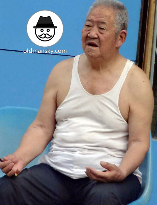 Grey hair old man wore white vest undershirt with his old friend in the street_05