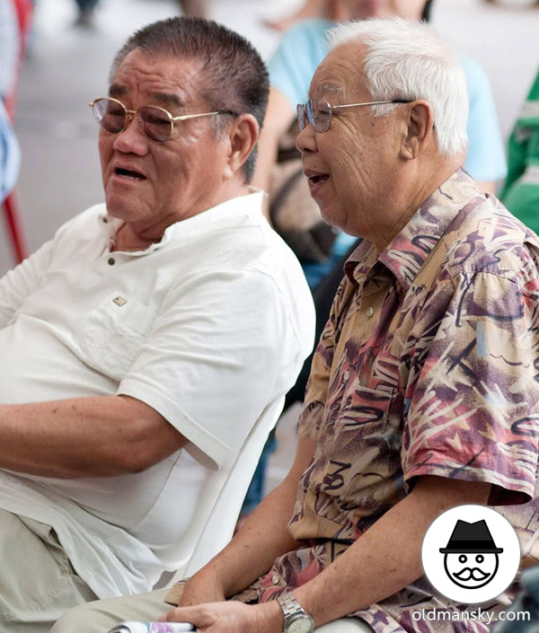 White hair glasses old man talked with his friend on the square_02