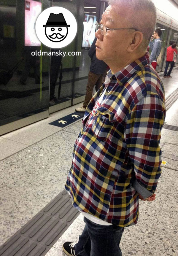 White hair old daddy wore plaid long sleeve shirt waited subway
