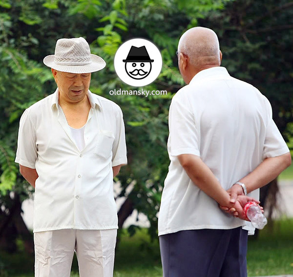 Old man wore white clothes and a white hat in the park