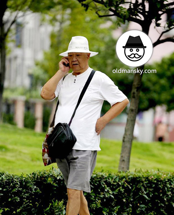 Tourist old man wore a white hat was calling in the park