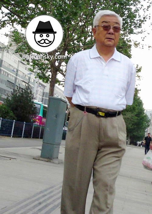 White hair glasses old man wore white polo shirt was walking in the street_02