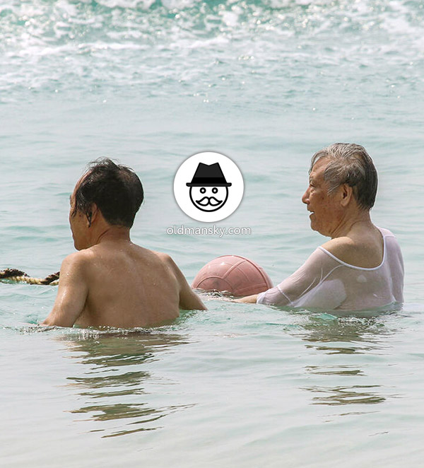 Old man went swimming with clothes at the sea_02