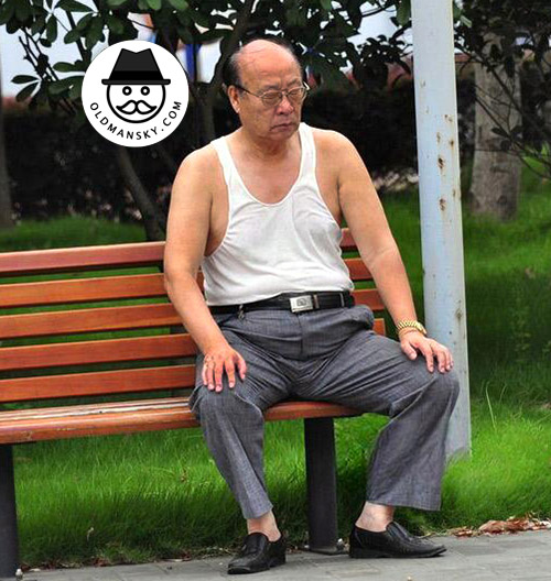 Three old men wore white vest undershirt did exercise in the park_02