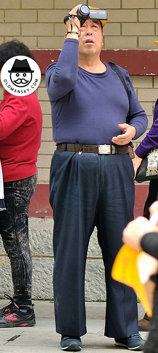 Tourist old daddy wore brown clothes was recording with video camera_02
