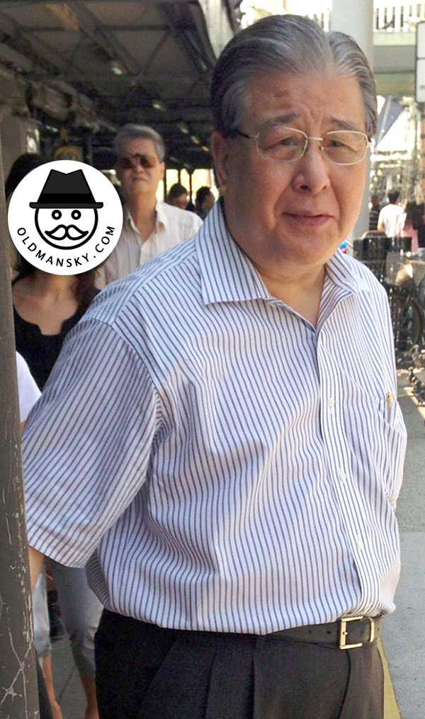 Handsome glasses old daddy was waiting bus in the bus station_09