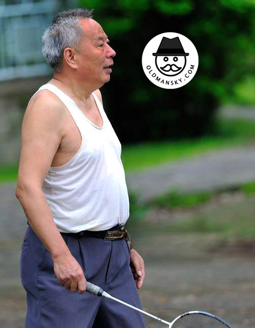 Three old men wore white vest undershirt did exercise in the park_07