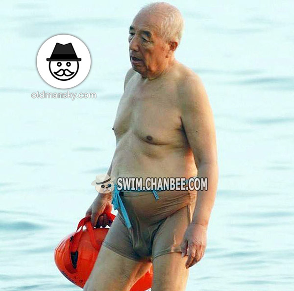 White hair old man went swimming with lifesaving box on the beach_05