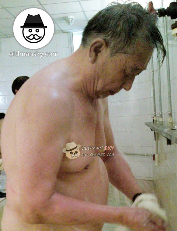Swimming old man was bathing in the bathroom