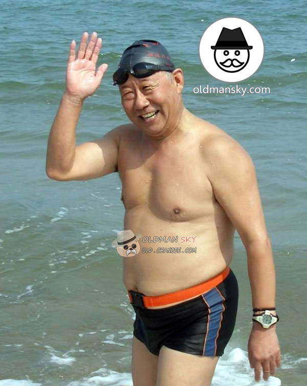 Some love swimming old men and old daddies_07