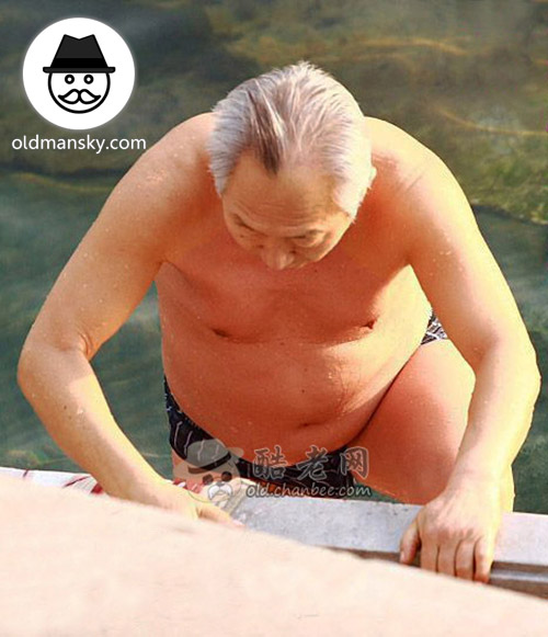Silver white hair swimming old man got out of water