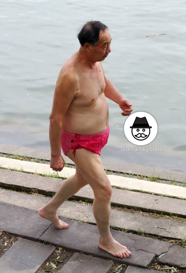 Swimming old daddy wore a red underwear walked by the lake